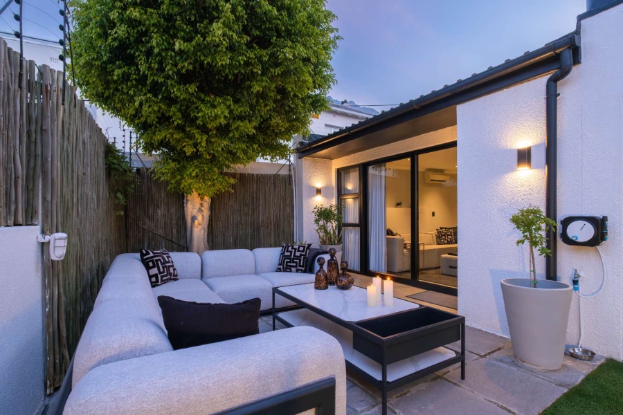 7 Bedroom Property for Sale in Oranjezicht Western Cape